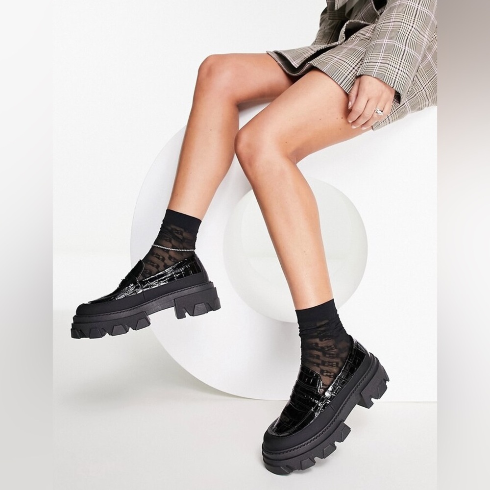 TOPSHOP LEA CHUNKY LUG SOLE LOAFERS BLACK CROCK PATENT SZ 8